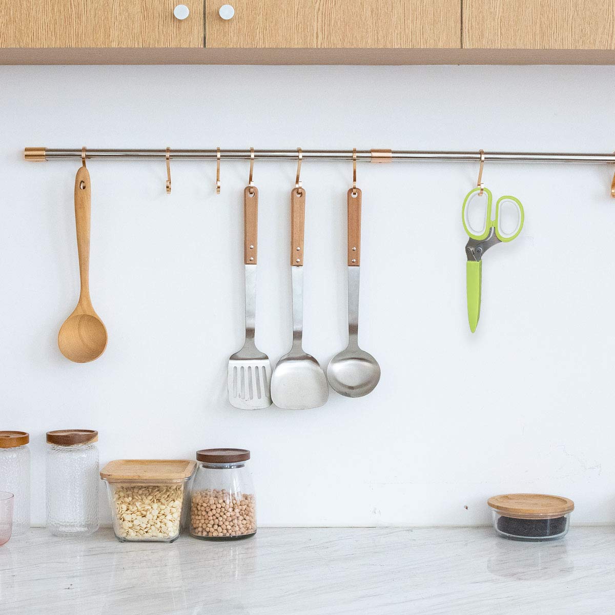 Herb Scissors Stainless Steel - Kitchen Scissors with 5 Blades - Vegetable Scissors - Chive Scissors - Herb Cutter - Kitchen Gadget - With Cleaning Comb and Protective Cover - Shredder - Kitchen Utensils - Parsley Cutter - Dishwasher Safe - Green - 1 Piec