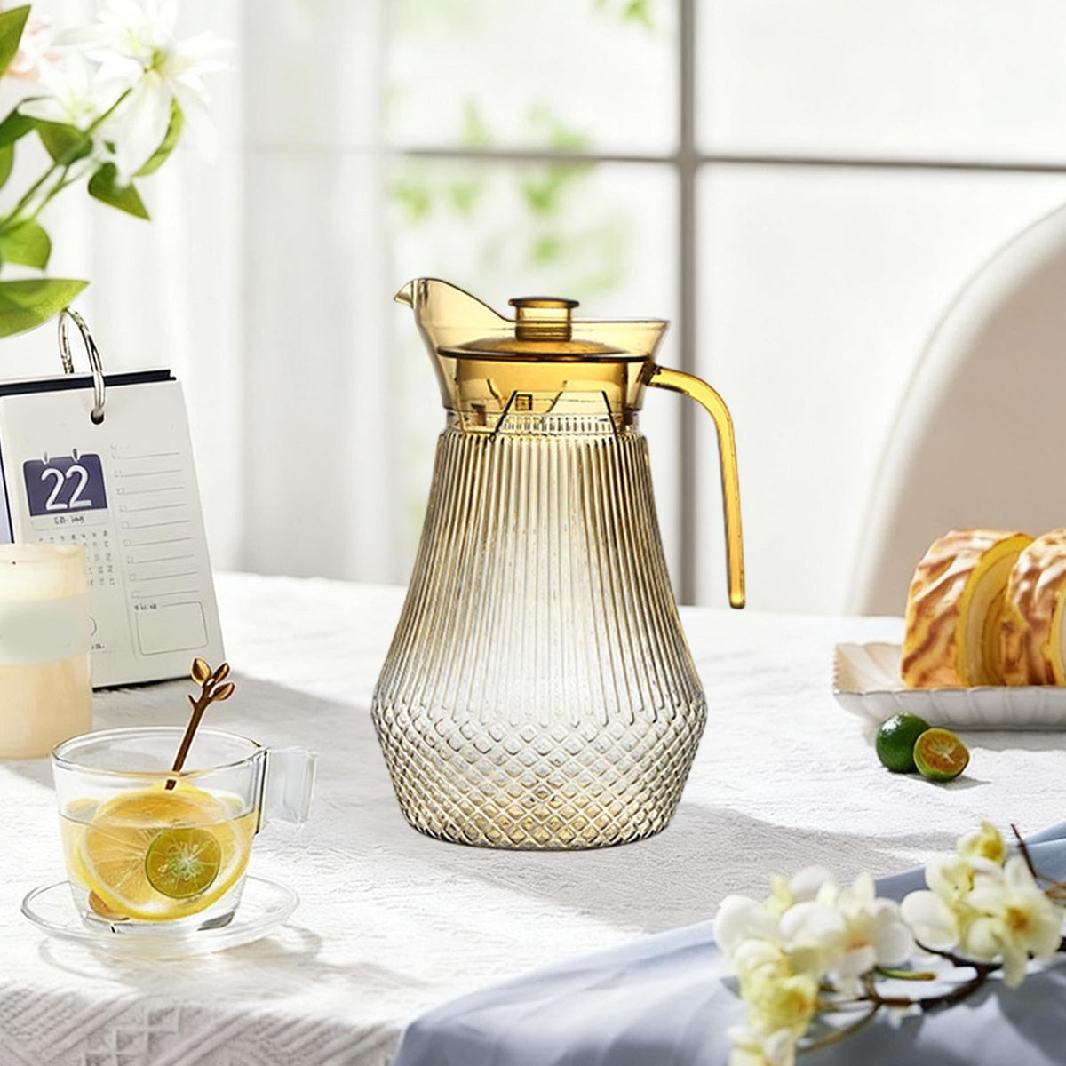 Acrylic Pitcher, Clear Plastic Water Pitchers with Lid and Spout, Iced Tea Pitcher Beverage Containers for Fridge, Juice, Sangria, Lemonade, Shatter-proof, BPA-Free Clear