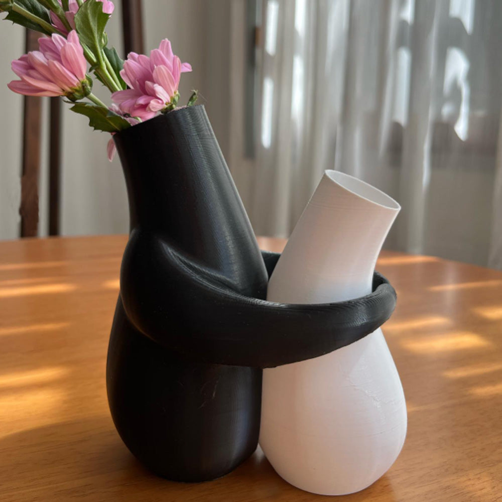 3D printedHugging Vases, decorative vase, suitable for office and home desktop flower pots, a gift for illustration enthusiasts, Valentine's Day, Mother's Day, Easter gift.