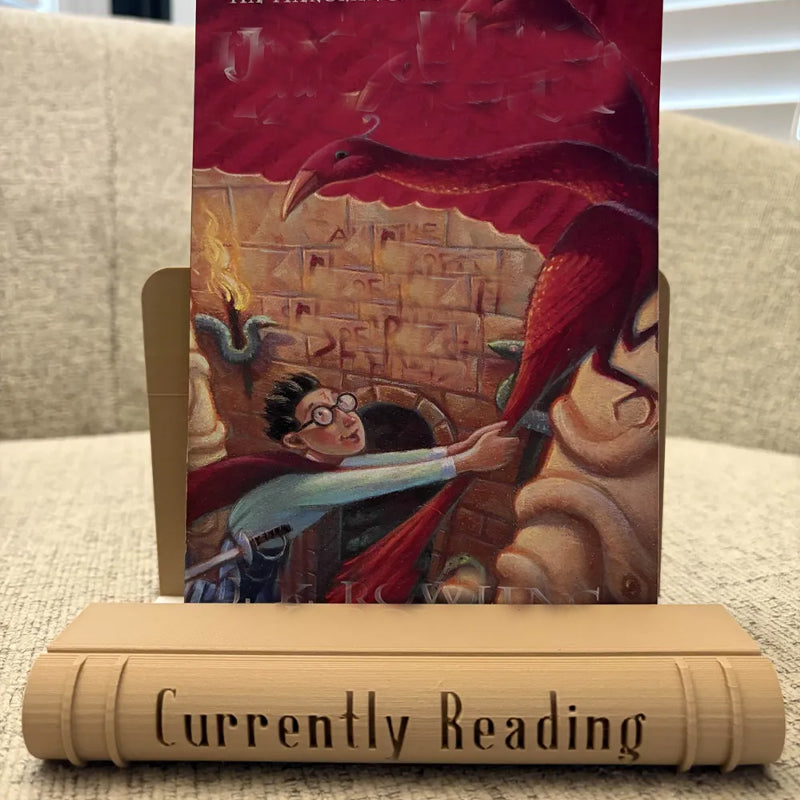 3D printed bookends are both practical and aesthetically pleasing, making them ideal for bookworms, students, or anyone who enjoys organizing their reading materials.