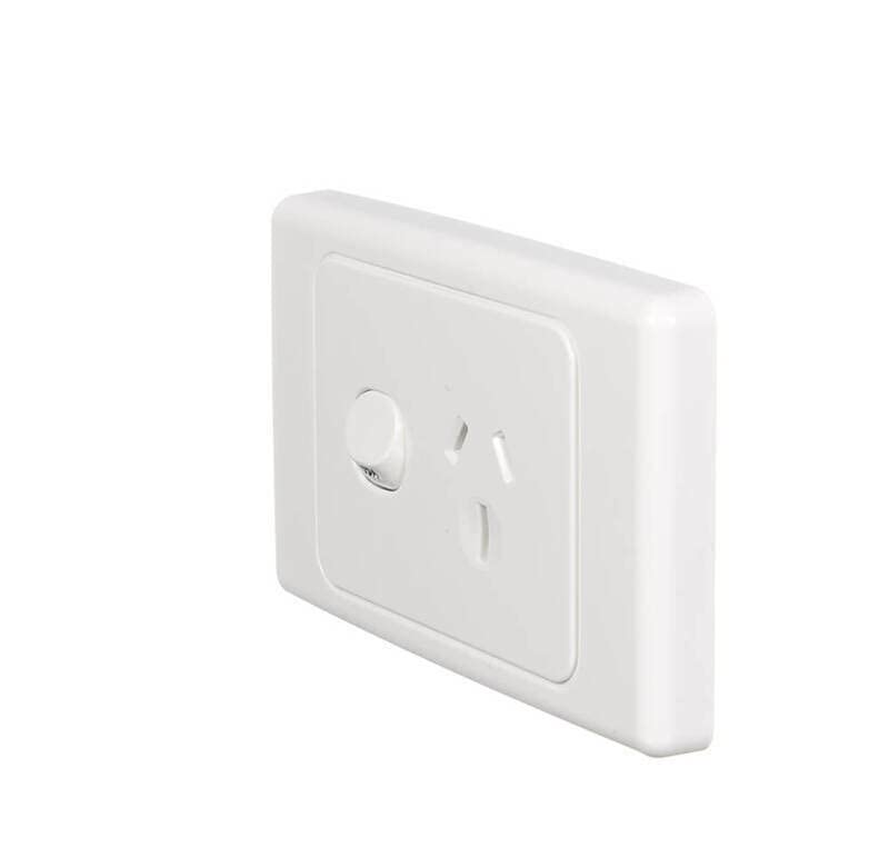 2000 - Socket Switched Single 15A 250V