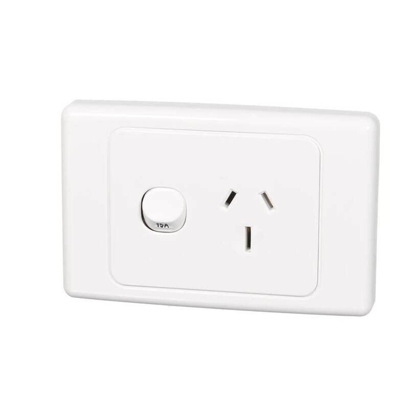 2000 - Socket Switched Single 15A 250V