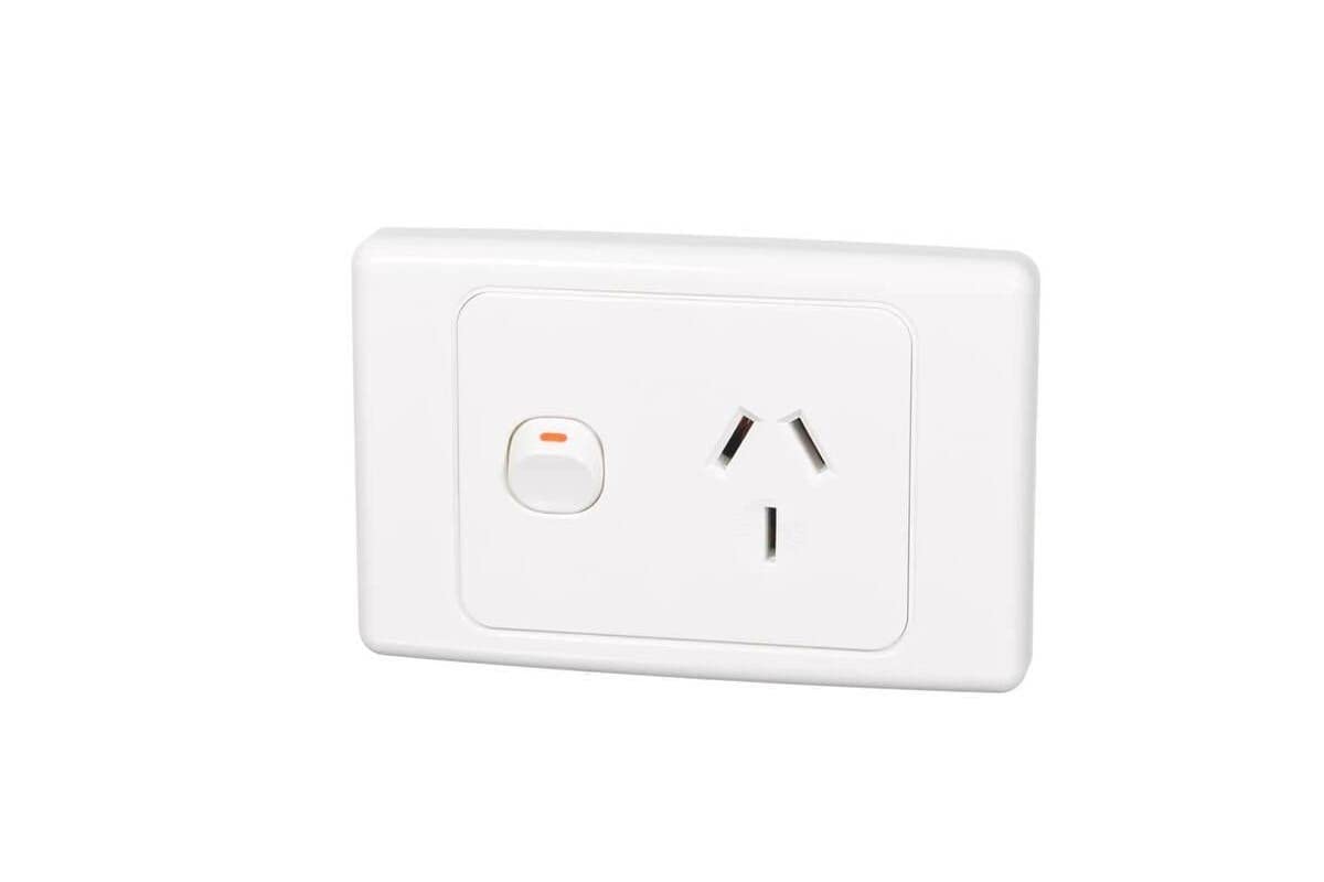 2000-2015/20-WE - Socket Switched Single 20A 250V