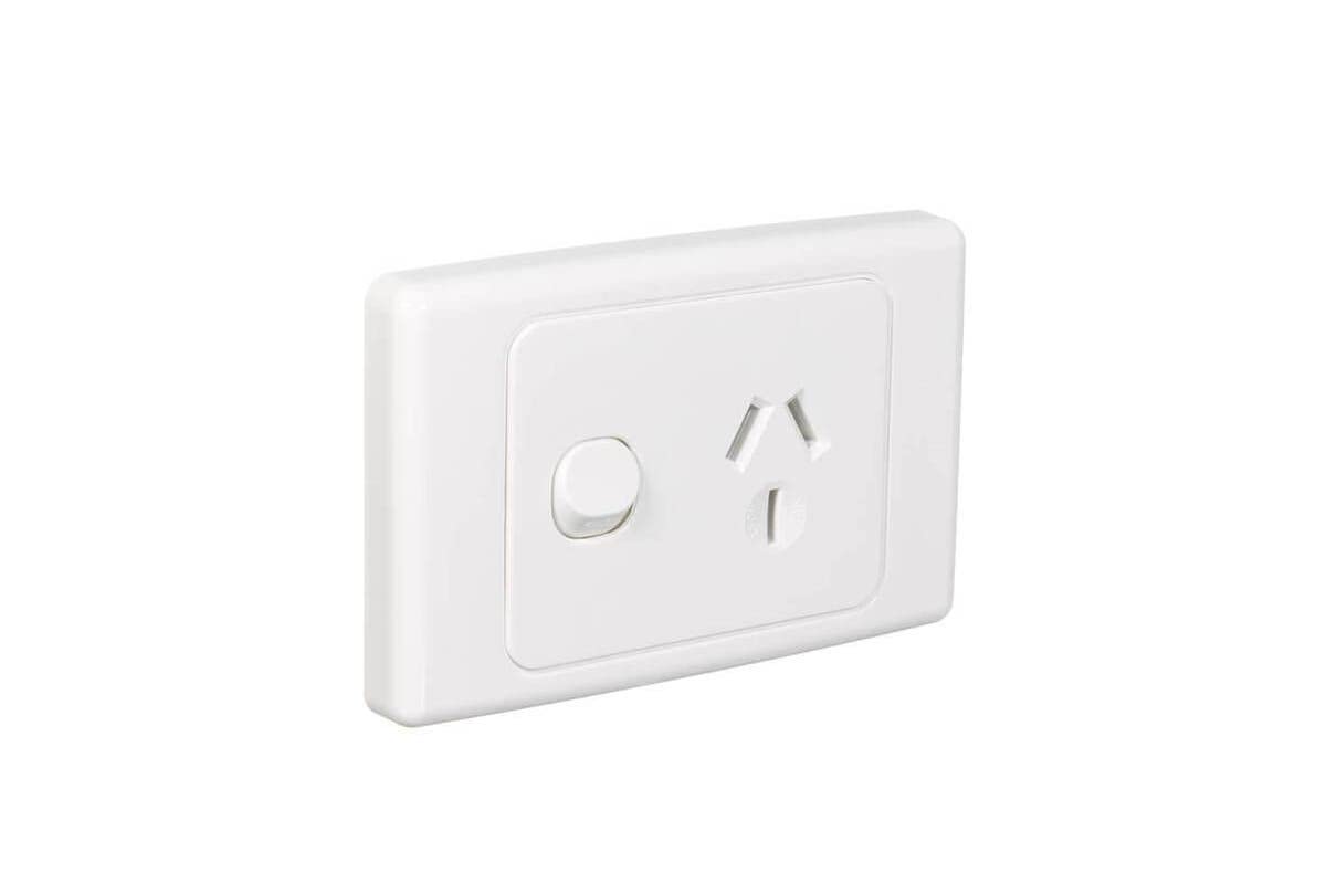 2000-2015/20-WE - Socket Switched Single 20A 250V