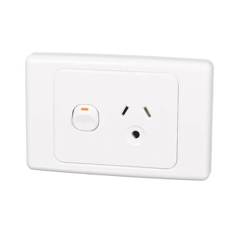 2000 Series Single Switch Socket Outlet, White Electric