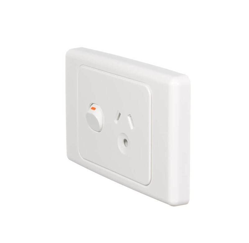 2000 Series Single Switch Socket Outlet, White Electric