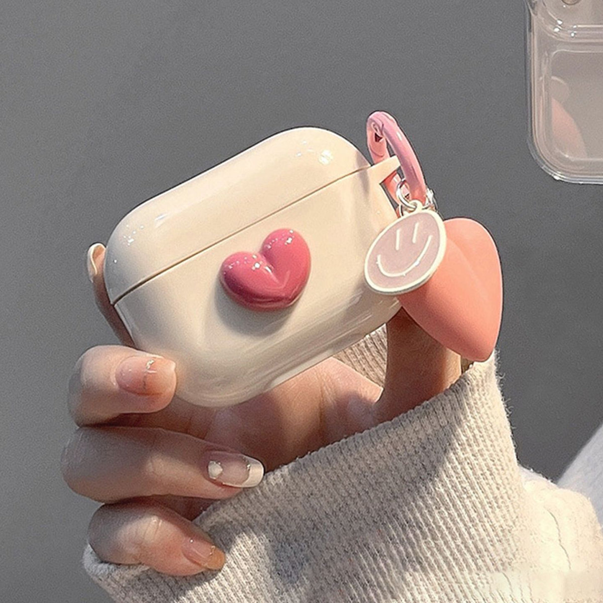 Beige shell + smiling heart pendant AirPods Pro 2