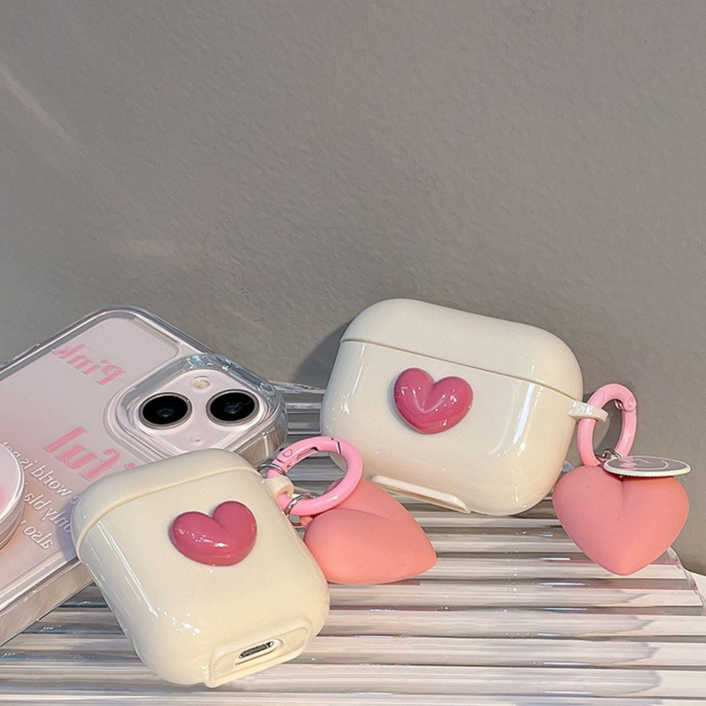 Beige shell + smiling heart pendant AirPods Pro 2