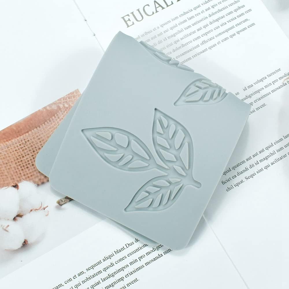 Baking Molds (3-Piece Set) - Silicone Baking Molds - Three Different Shapes - Maple Leaf, Clover, and Snowflake Patterns - Suitable for baking chocolate, candy, and cupcakes, this is a handy tool for creating fun homemade desserts