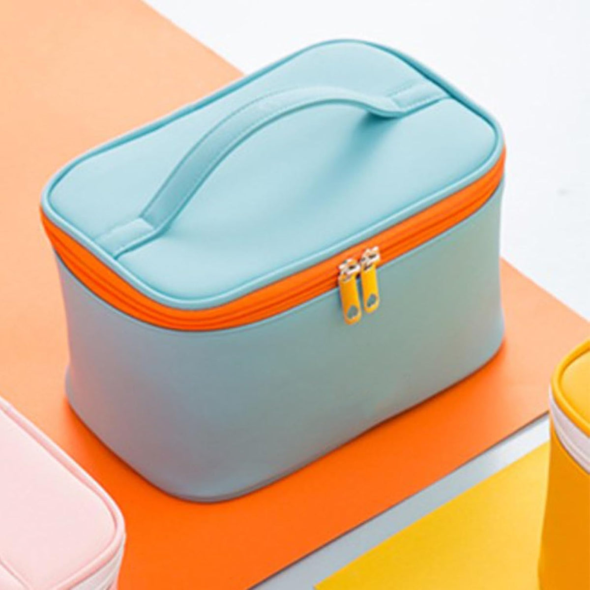 Large Capacity Travel Cosmetic Bag, Makeup Bag PU Leather Organizer Waterproof Pouch Portable for Women