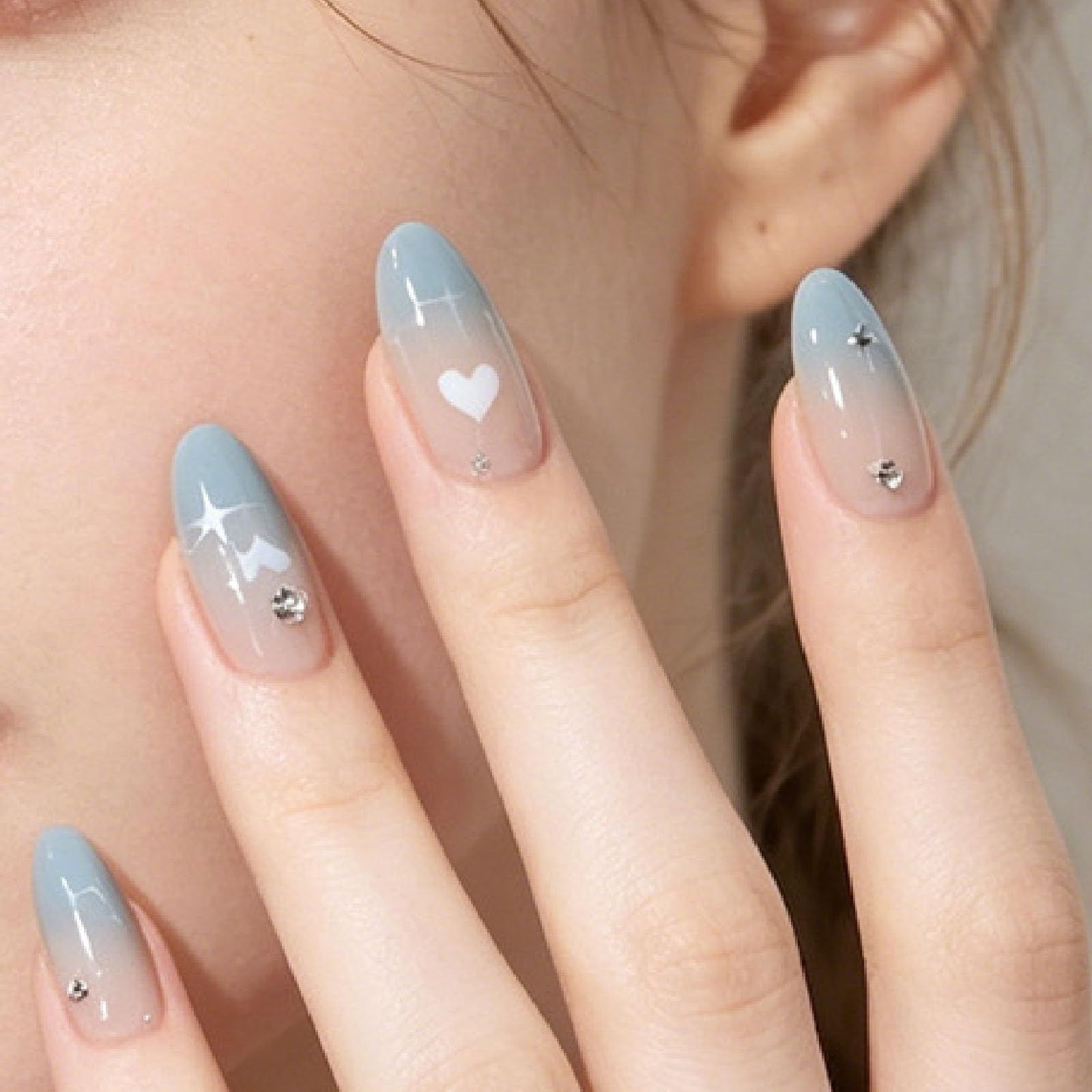 24pcsGlossy Ombre Press-On Nails for Chic Daily Wear & Special Occasions (blue)