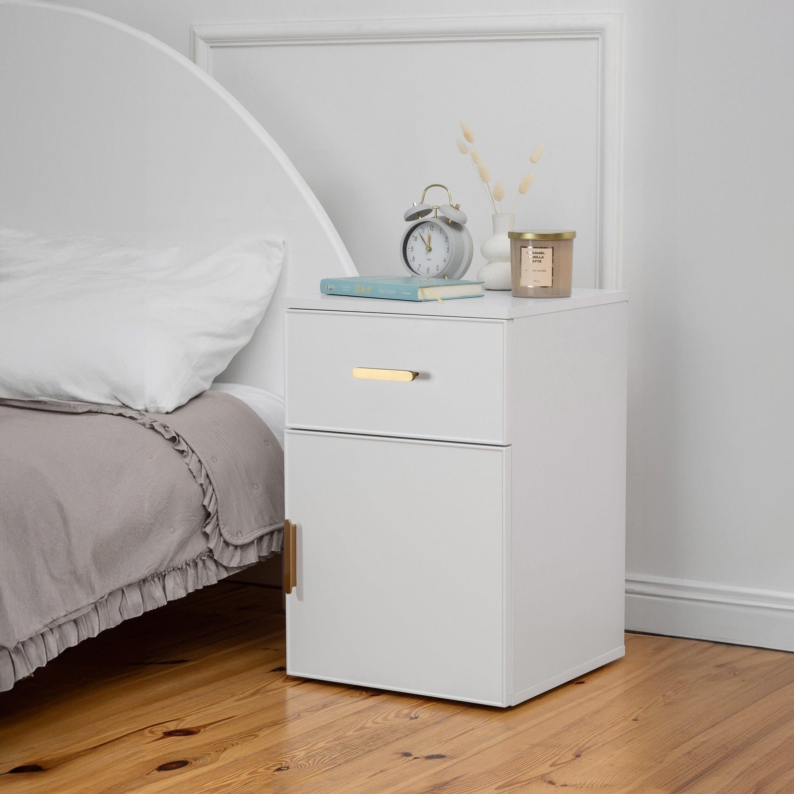 PORTO BEDSIDE TABLE - WHITE - SLIM - OVAL BRASS
