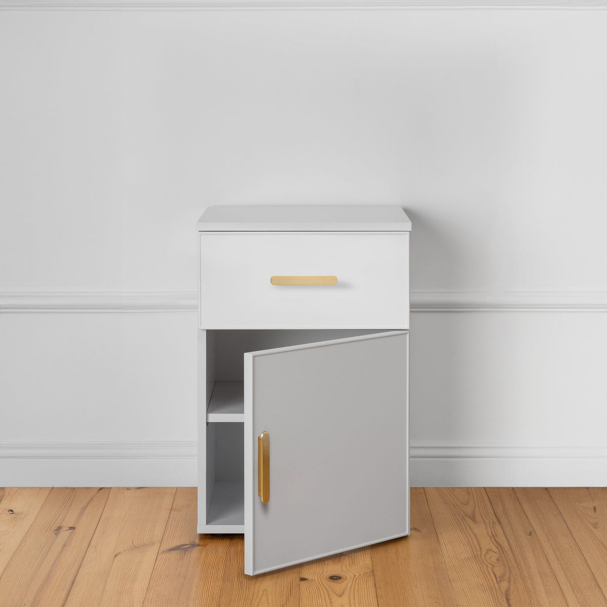 PORTO BEDSIDE TABLE - WHITE - SLIM - OVAL BRASS