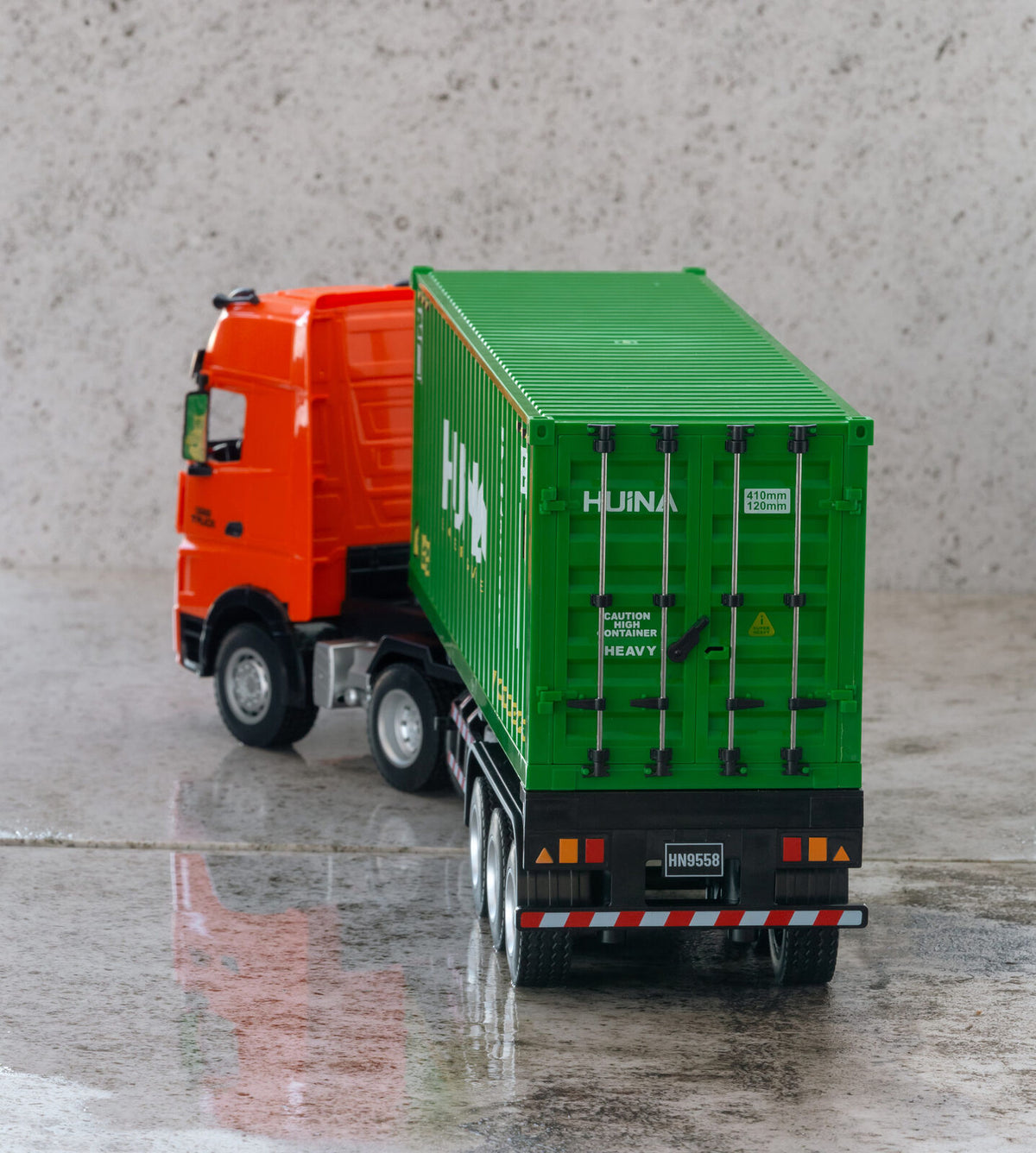 1:18 Scale 9-Channel Alloy Remote Control Container Truck with Lights & Sound for Indoor Play