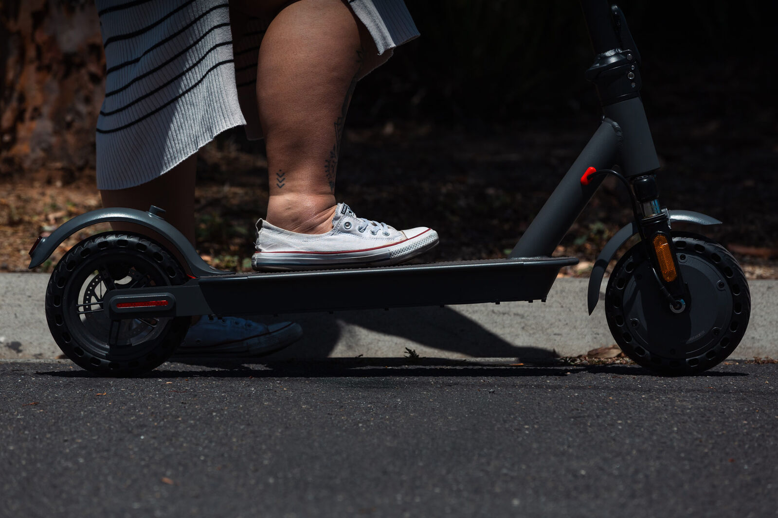 Electric Scooter, 350W Motor, 8.5 inch  Tyres, Front Suspension, Smart App, Foldable, 25kph