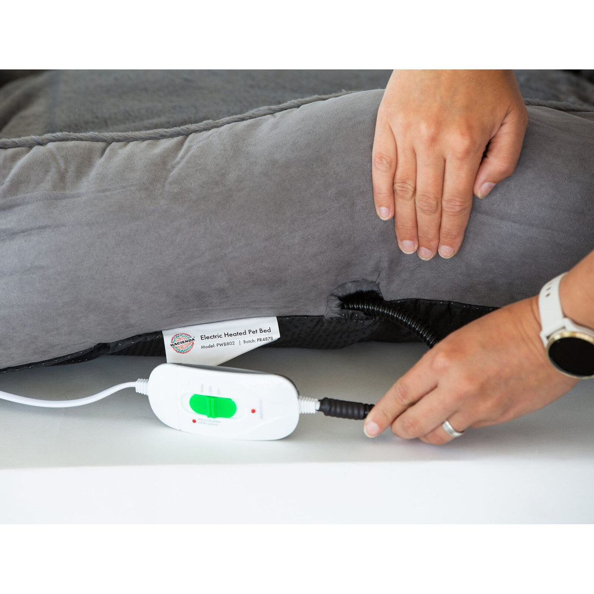 Easy to Clean Electric Heated Rabbit Faux Fur Covering Pet Bed - Small