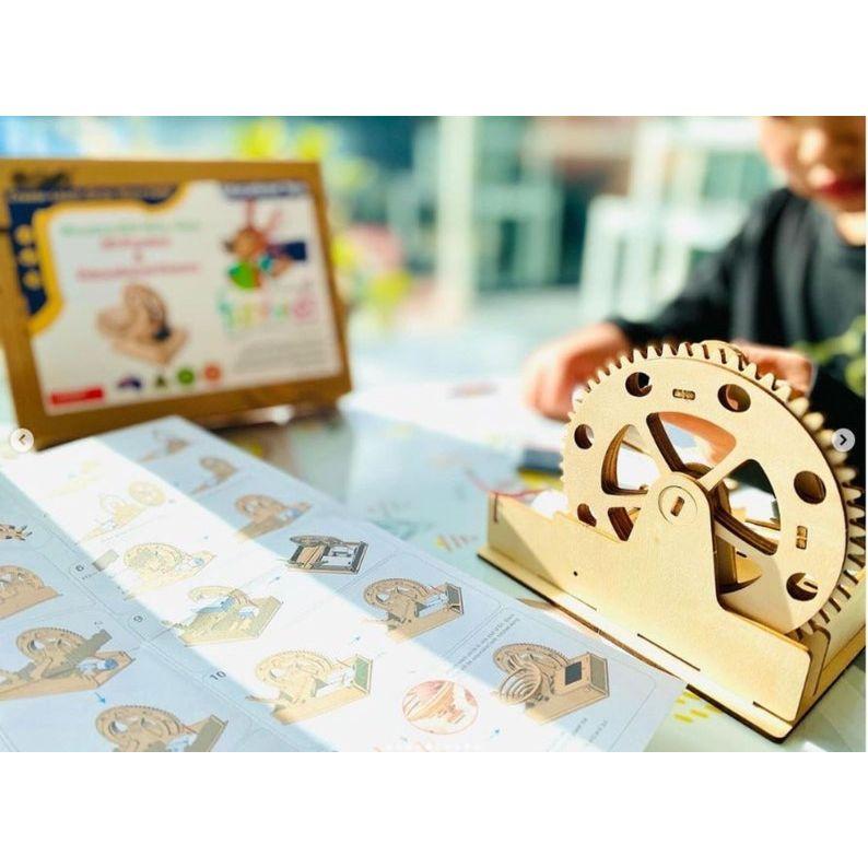 Marble Run Model self assembly construction set with motor ages 10+