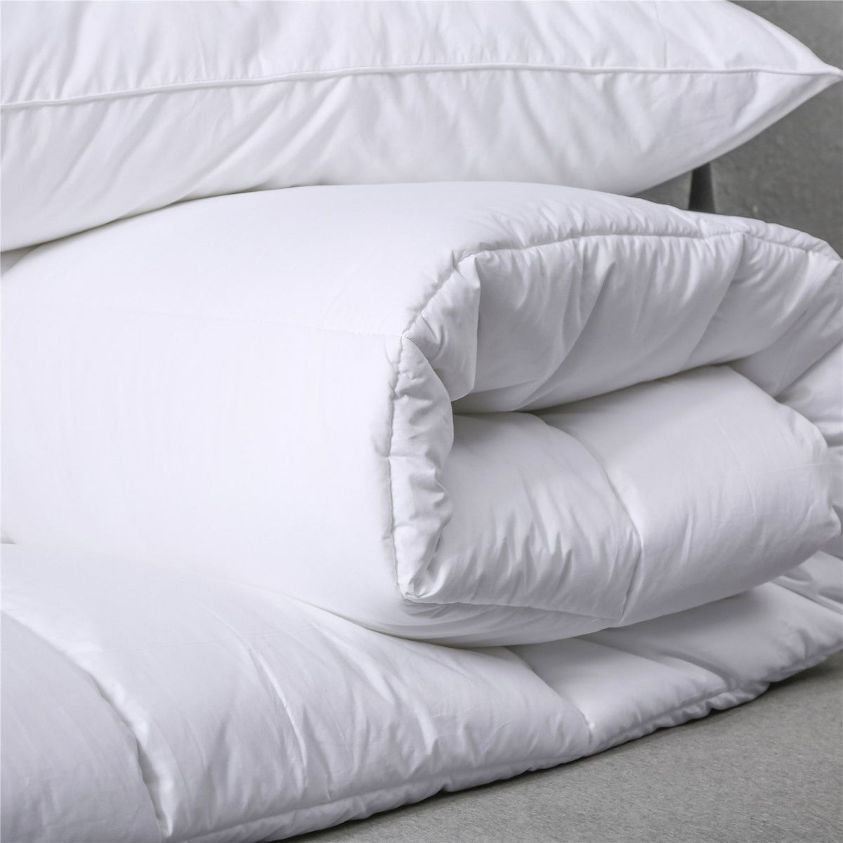 Hotel Quality 400 Gsm Microfibre Duvet Insert with Box Stitching - Queen size 210cm x210 cm