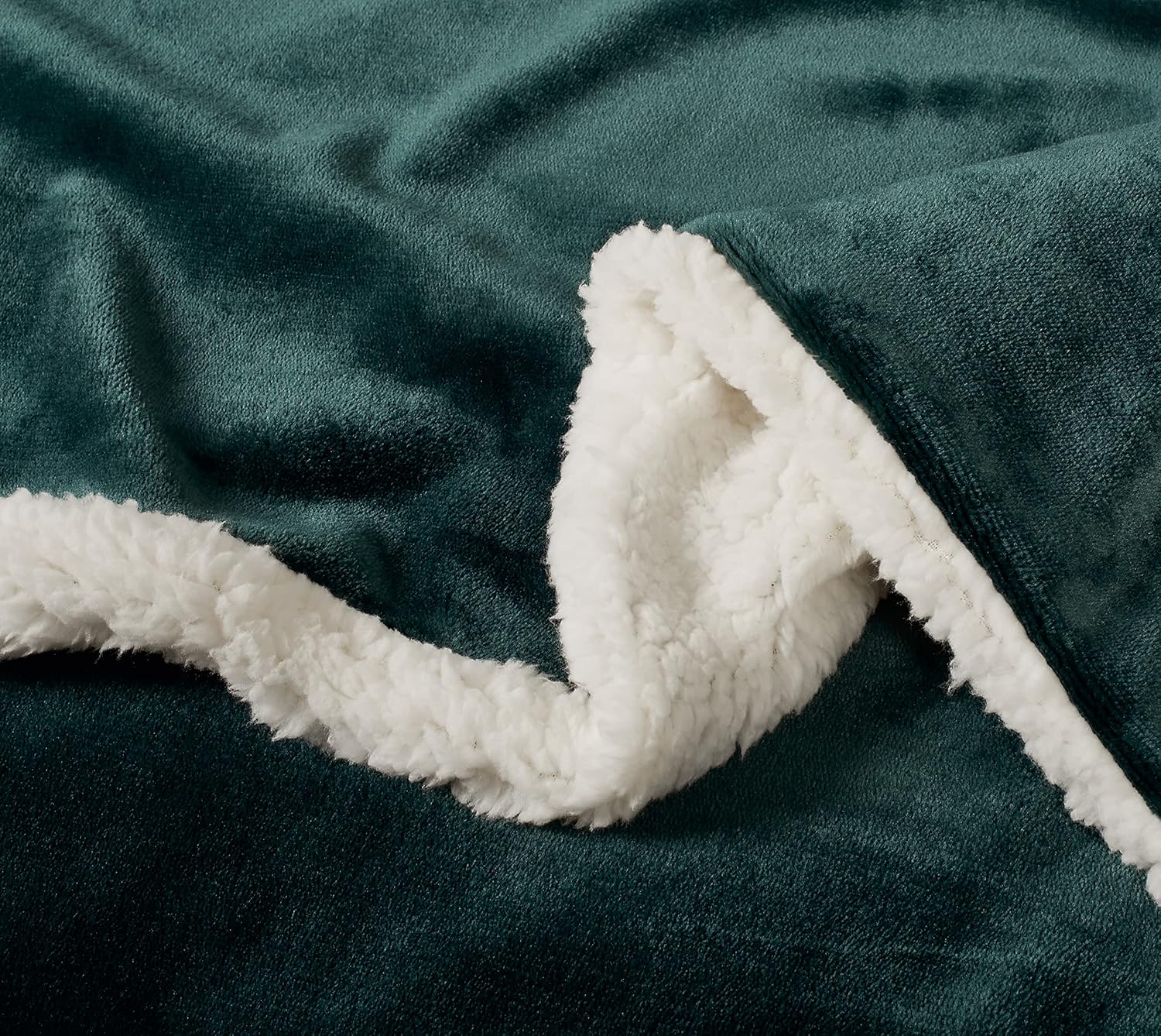 Teddy Sherpa Twin-Pack Standard Pillowcases - Soft Reversible Velvet & Sherpa Cushion Covers - Machine Washable with Zipper Closure -  48x73cm - Emerald Green