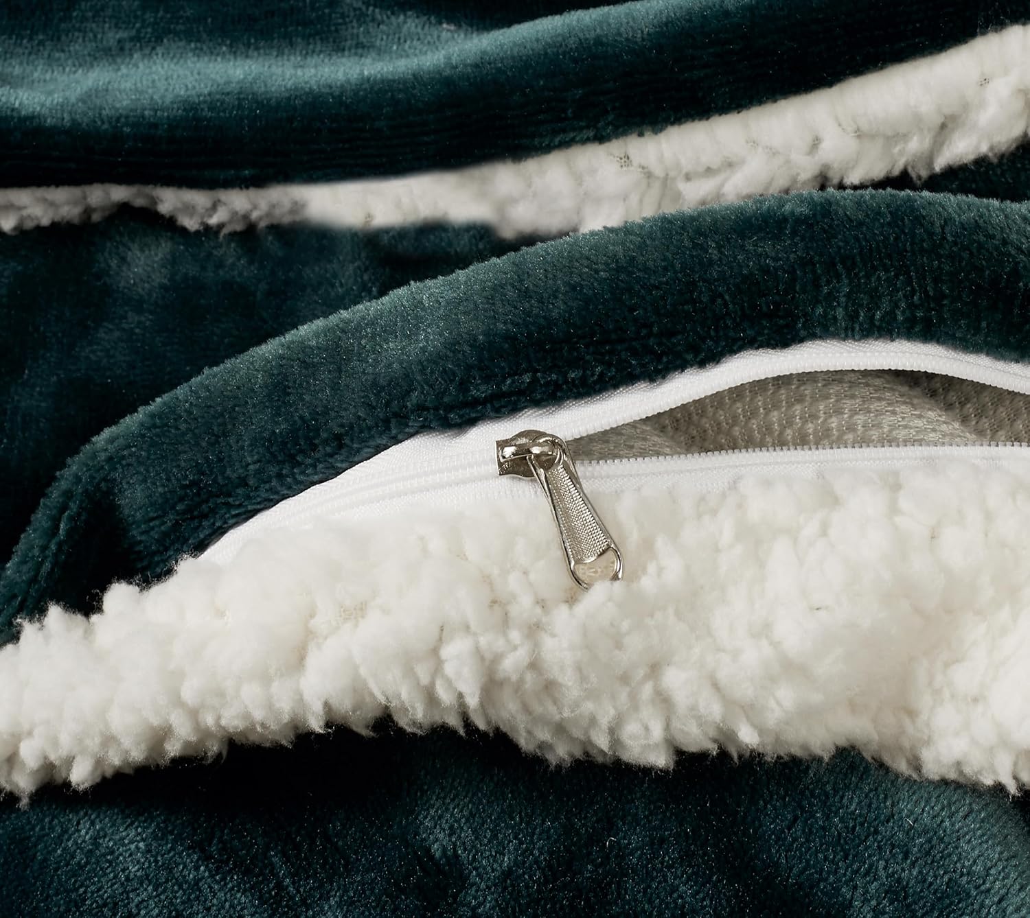 Teddy Sherpa Twin-Pack Standard Pillowcases - Soft Reversible Velvet & Sherpa Cushion Covers - Machine Washable with Zipper Closure -  48x73cm - Emerald Green