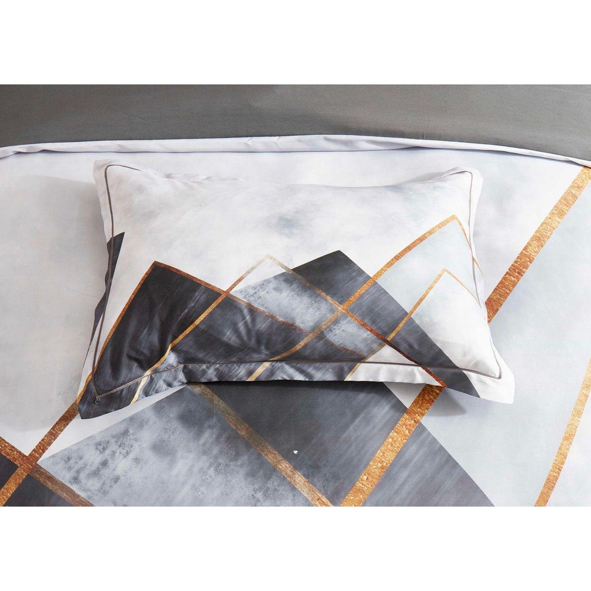 Dakuta Quilt Cover Set - Queen Size