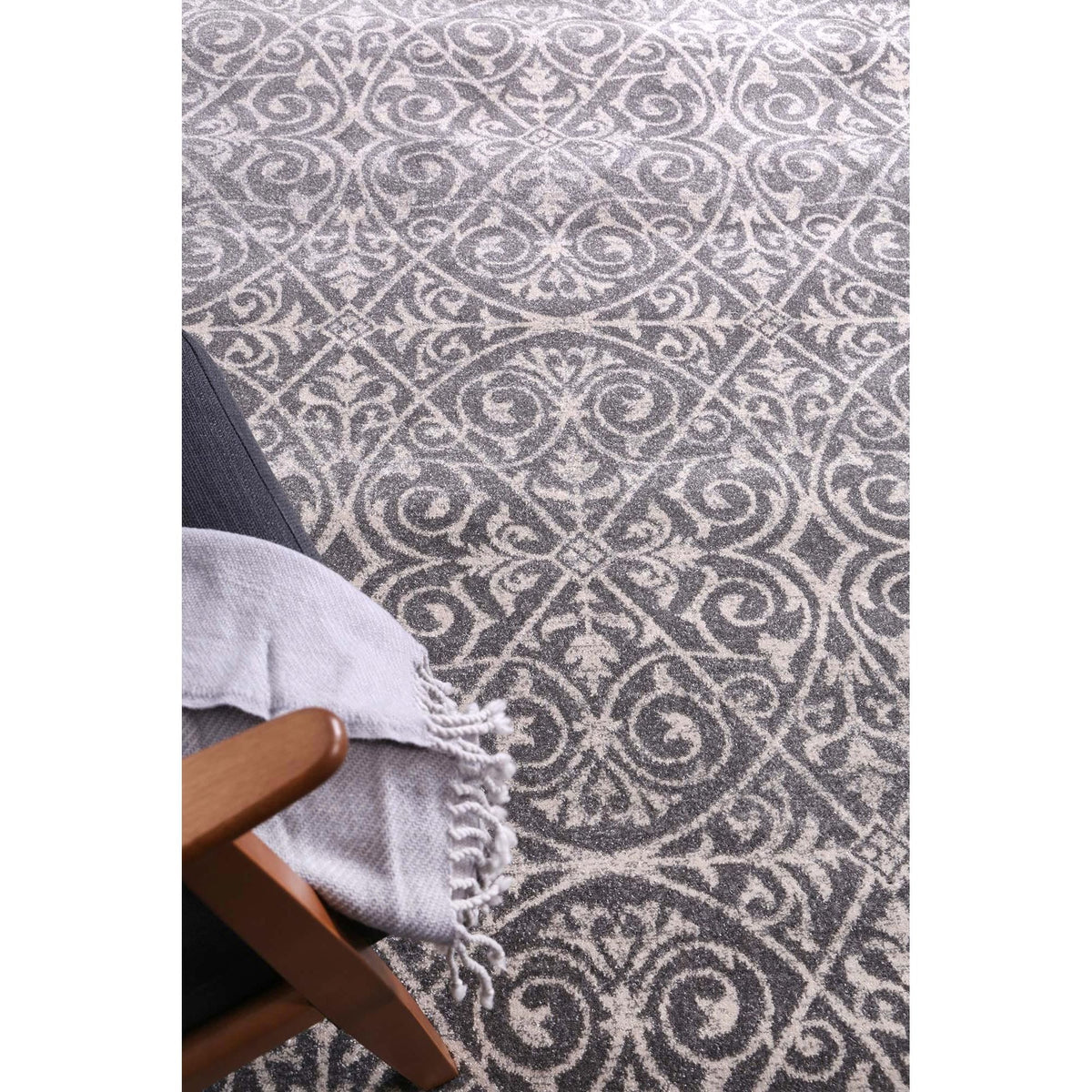 delicate-katherine-grey-ivory-rug 160x230