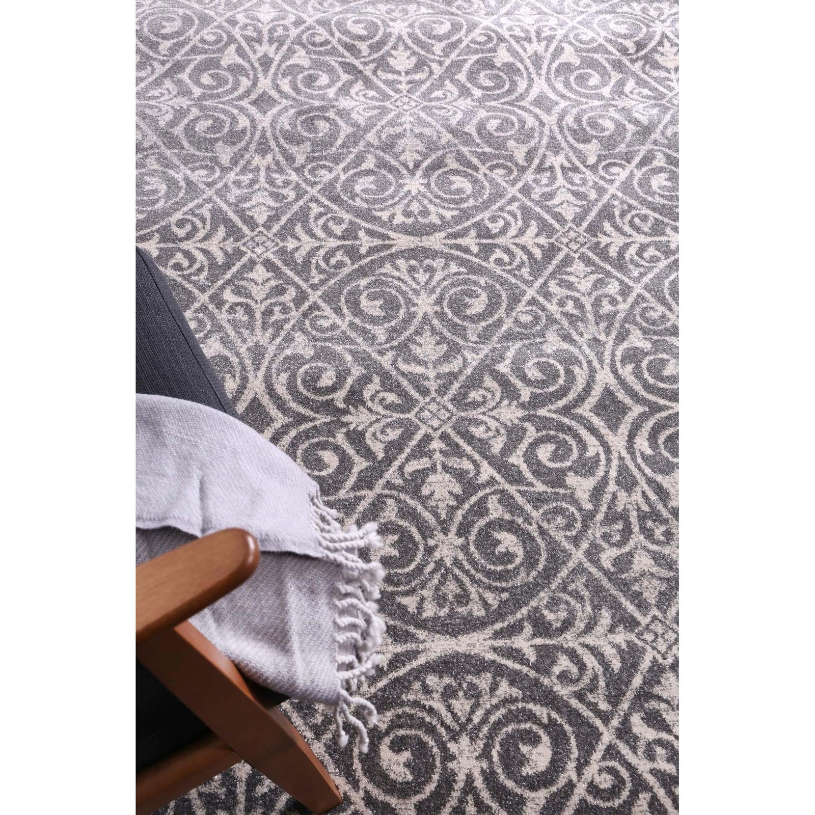 delicate-katherine-grey-ivory-rug 160x230