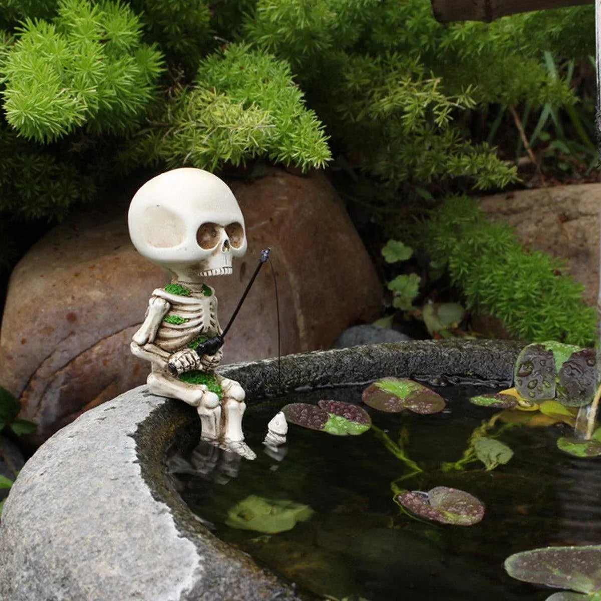 1-Piece Fishing Skeleton Garden Ornament
