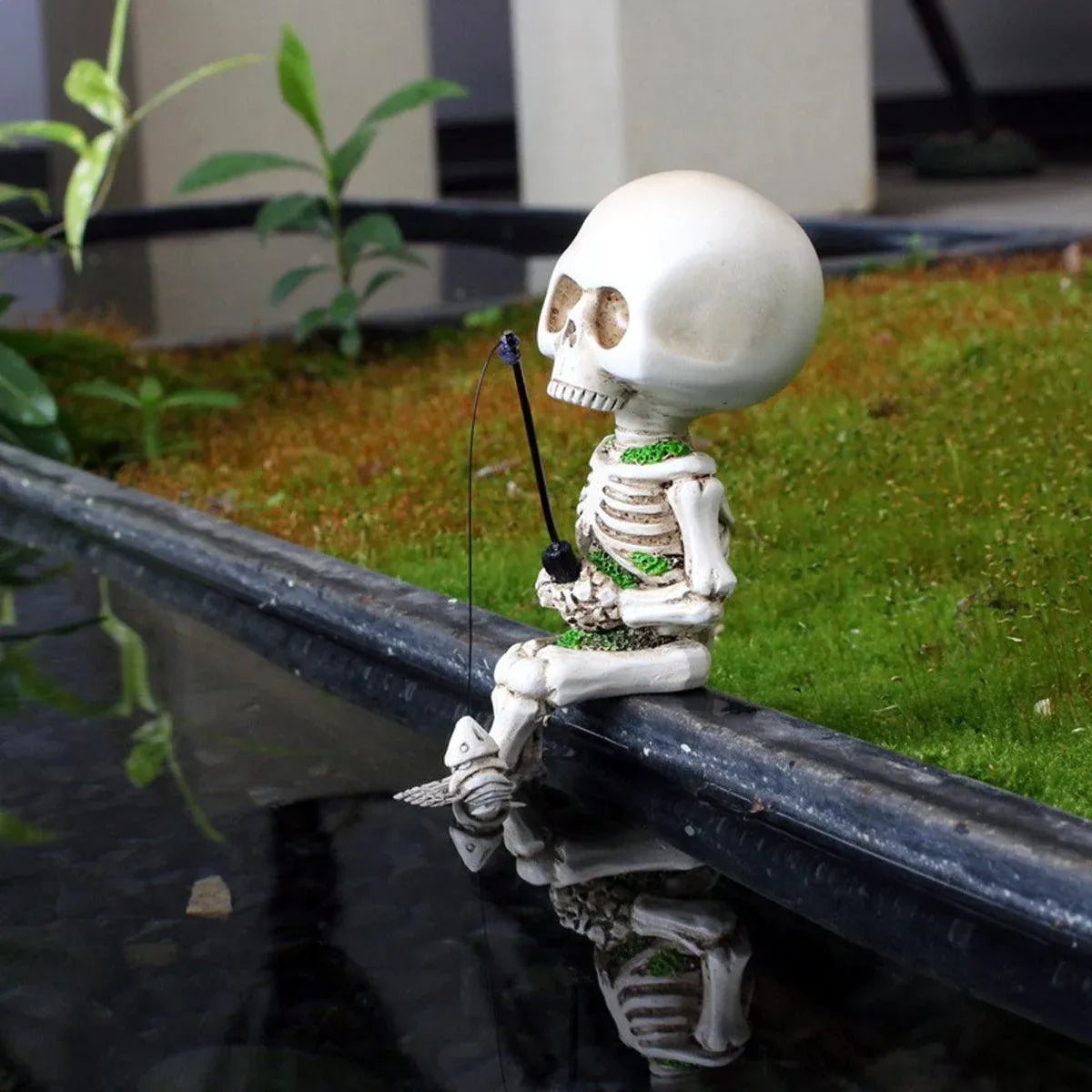 1-Piece Fishing Skeleton Garden Ornament