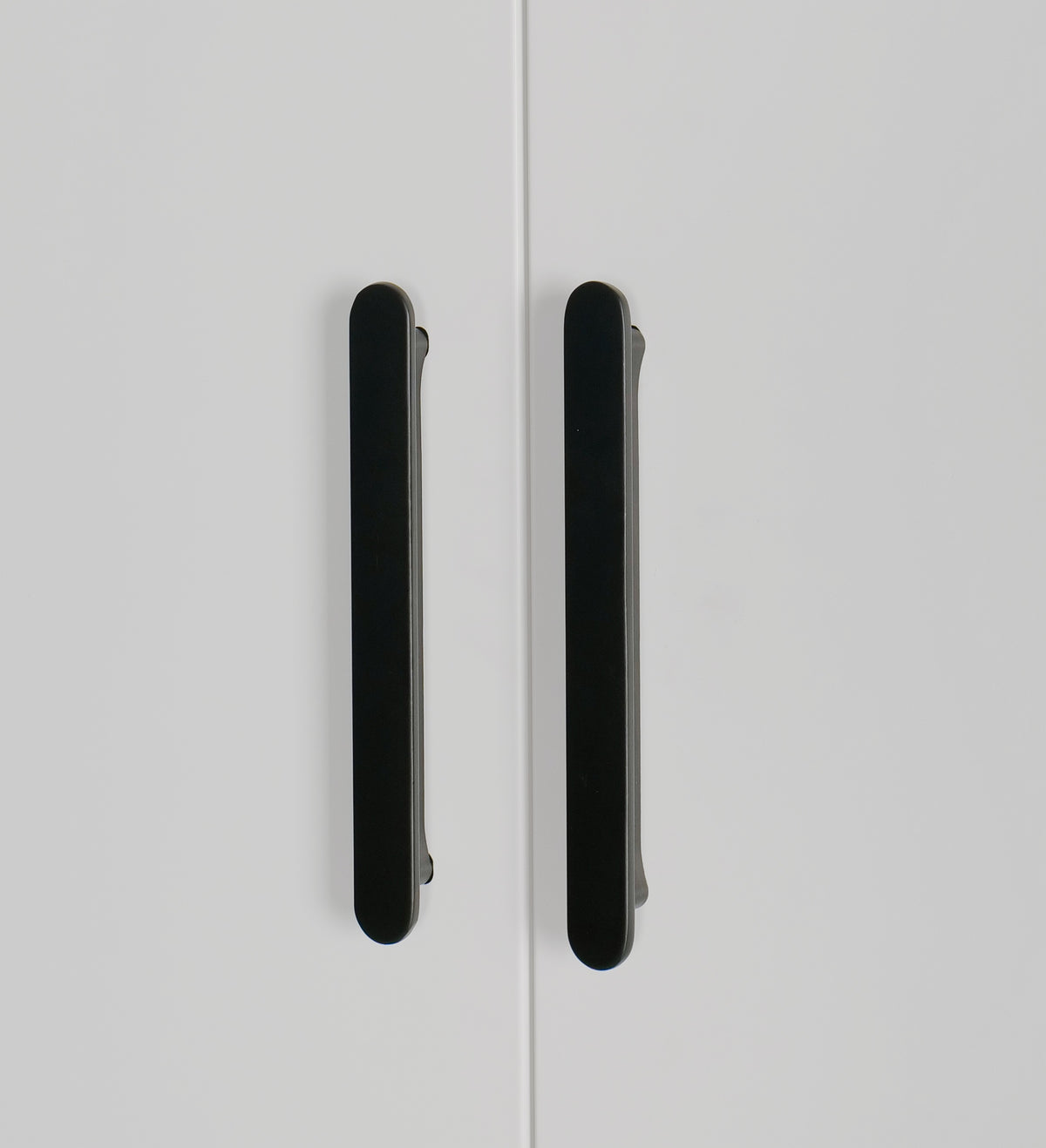 3 Door White Gloss Wardrobe – Black Handles, Hanging Rail & Shelves