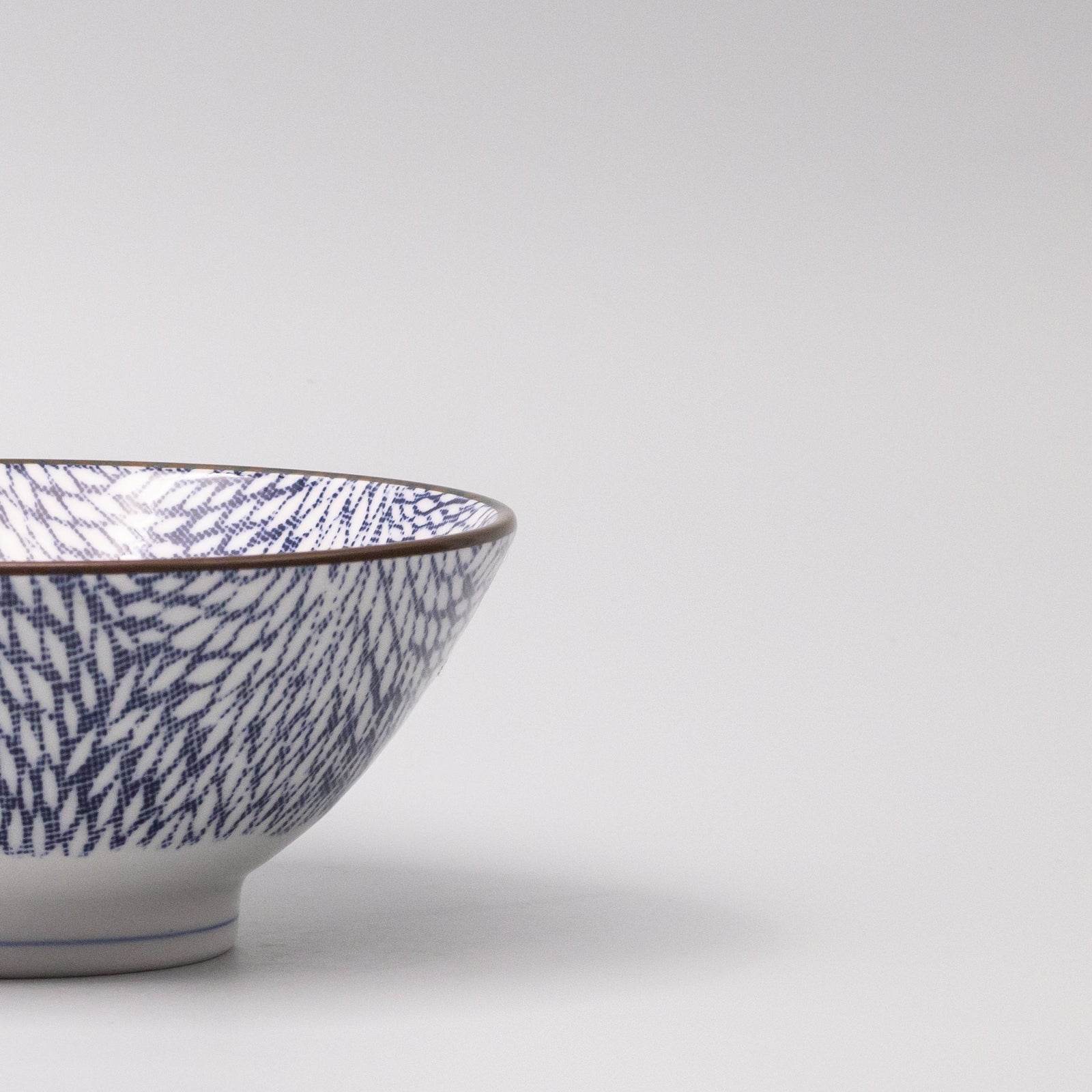 Udon Bowl 17.5cm Chrysanthemum Design