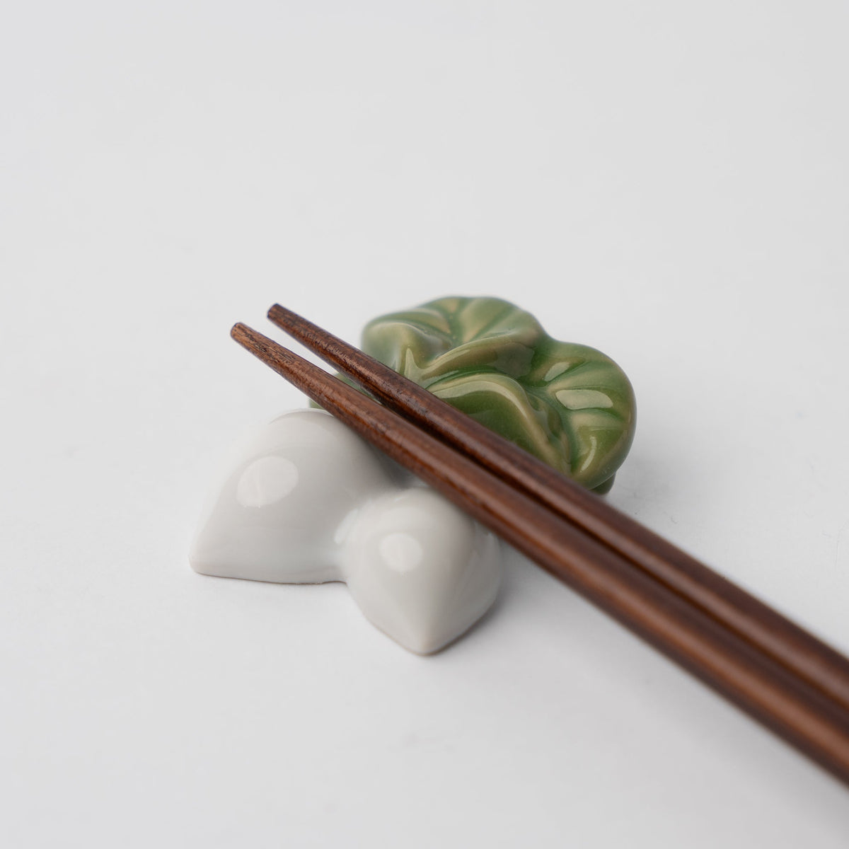 Chopstick Rest White &amp; Green Radish