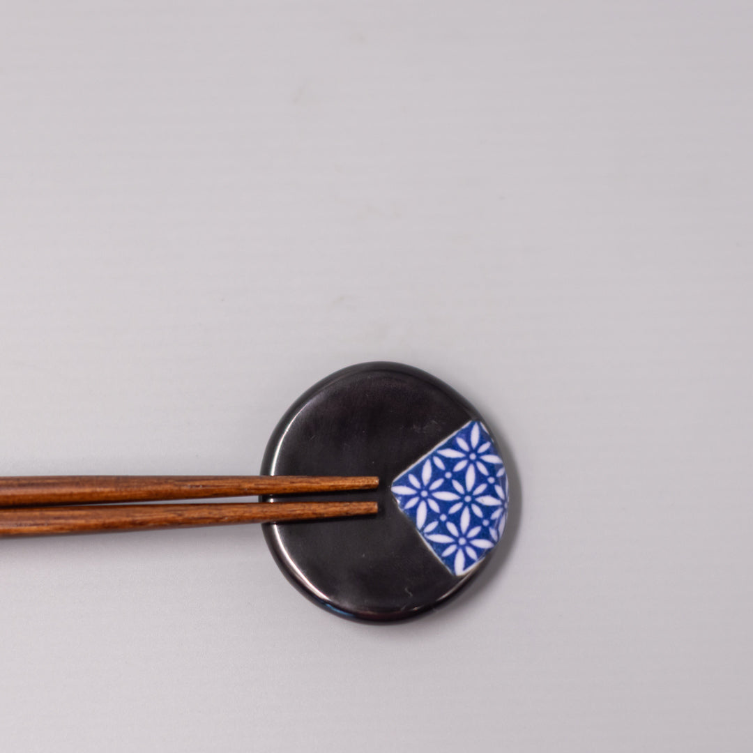 Chopstick Rest Round Black &amp; Blue Hishi