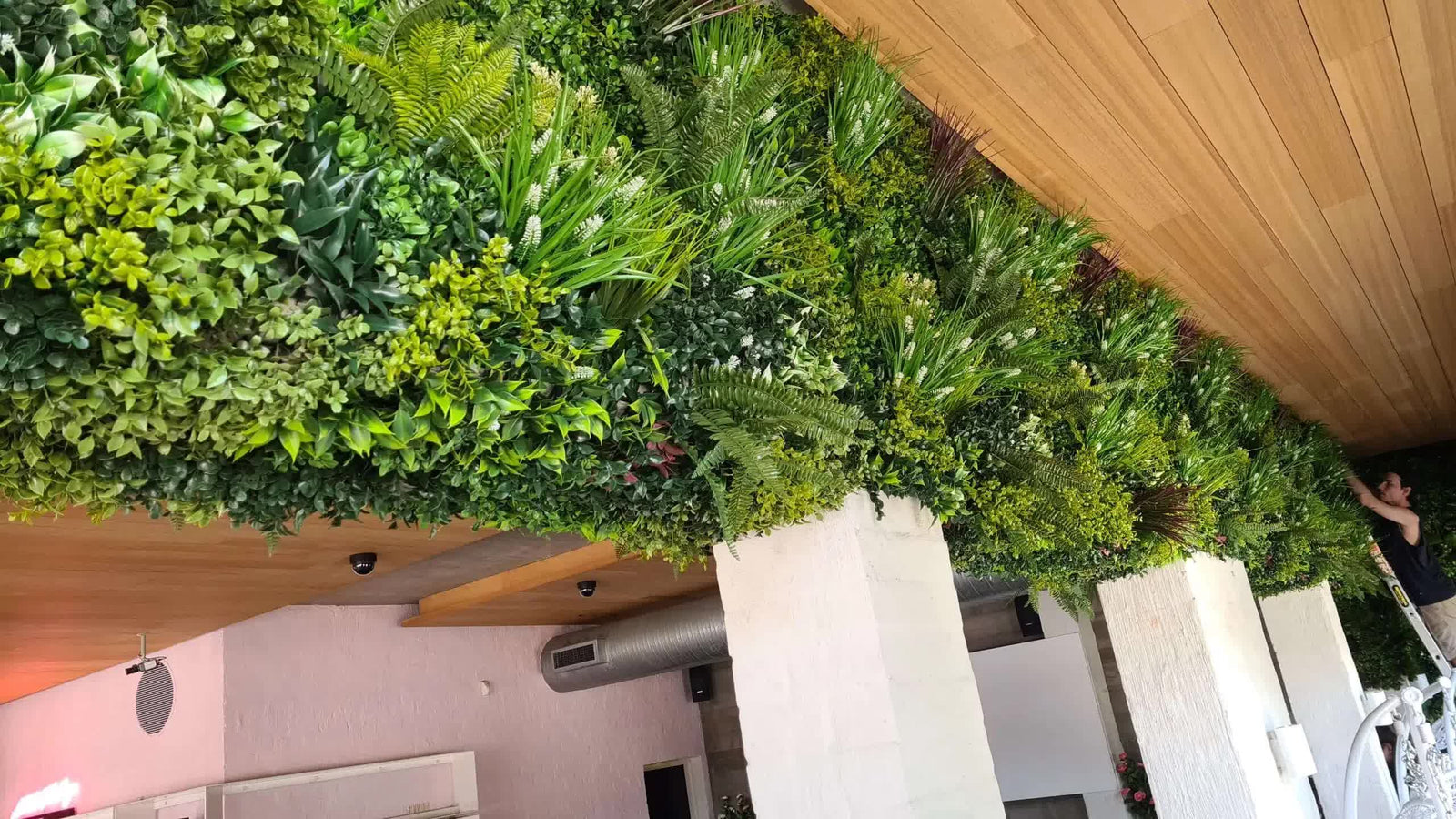 Luxury Lush Spring Recycled Vertical Garden / Green Wall UV Resistant 100cm x 100cm