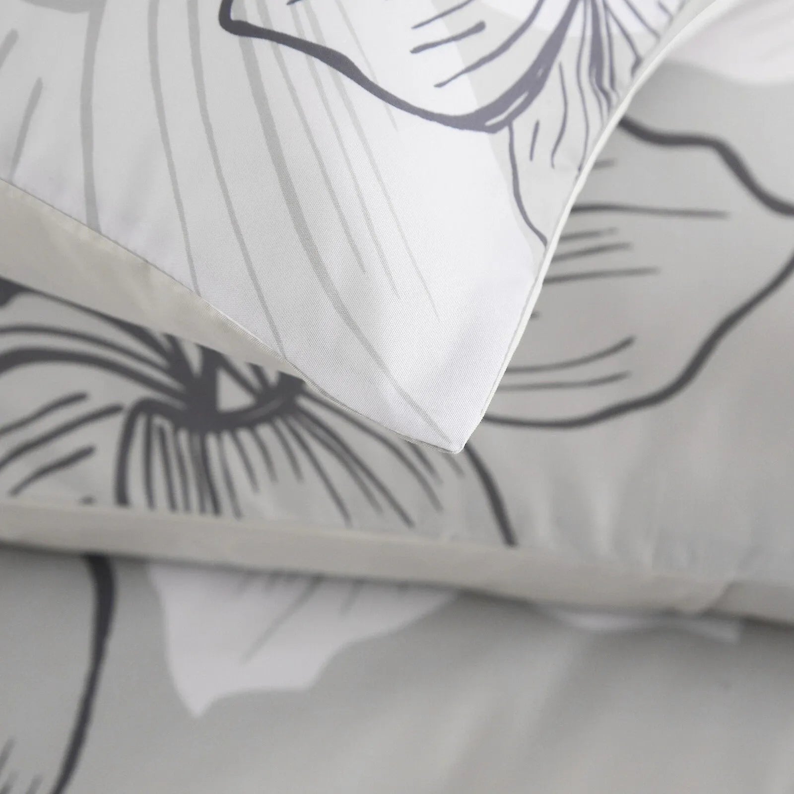 Luxe Lumiere Charm Quilt / Doona / Duvet Cover set