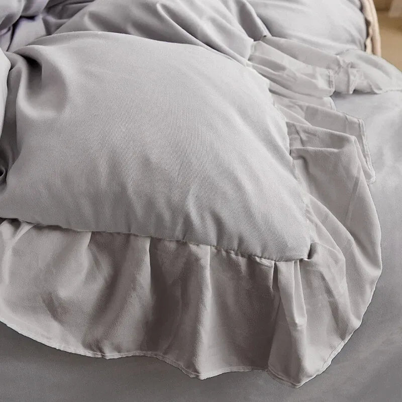 Ruffled Edge Tuscany Elegance Quilt / Doona / Duvet Cover set