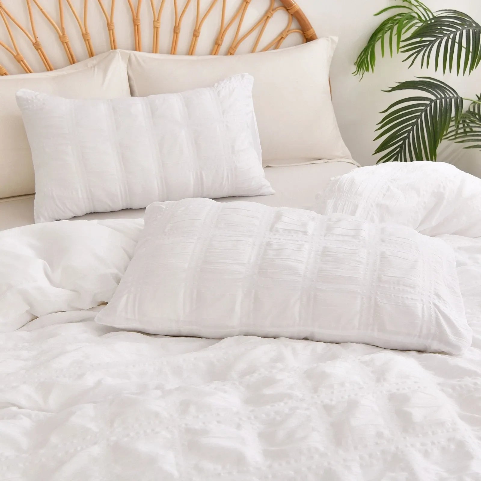 White Montreux Paisley Quilt / Doona / Duvet Cover set