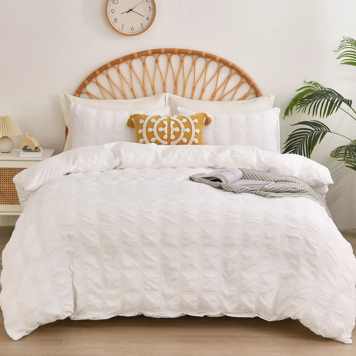 White Montreux Paisley Quilt / Doona / Duvet Cover set