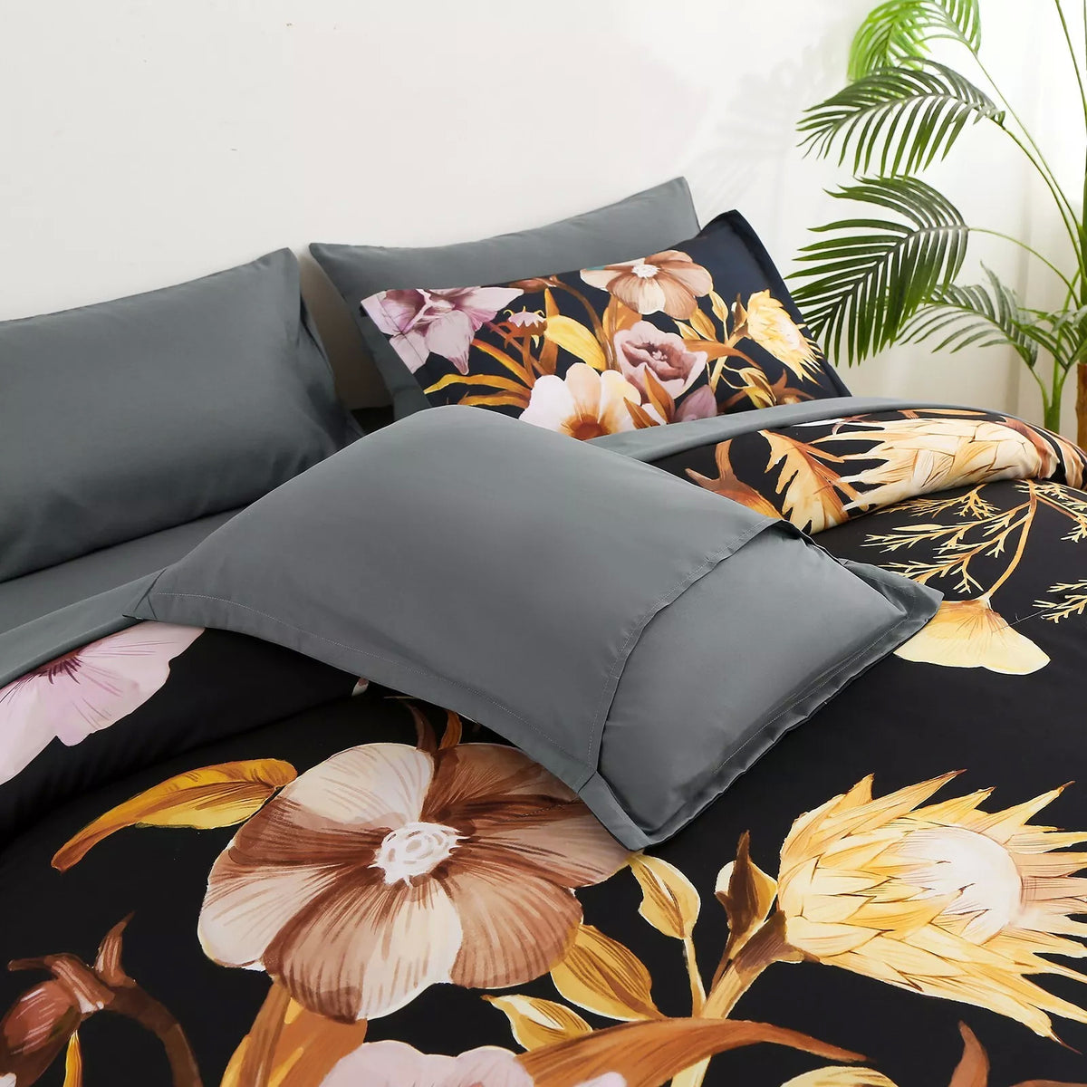 Soft Floral Leaf Comforter Set, Queen/King Size, Quilted Bedding with Pillowcases