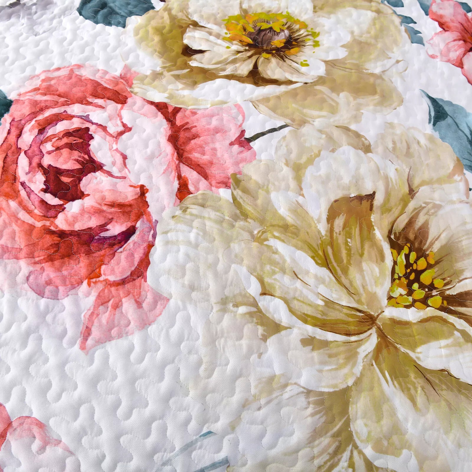 Vibrant Quilted Bedspread and Pillowcases Set: Add Color and Comfort to Your Space