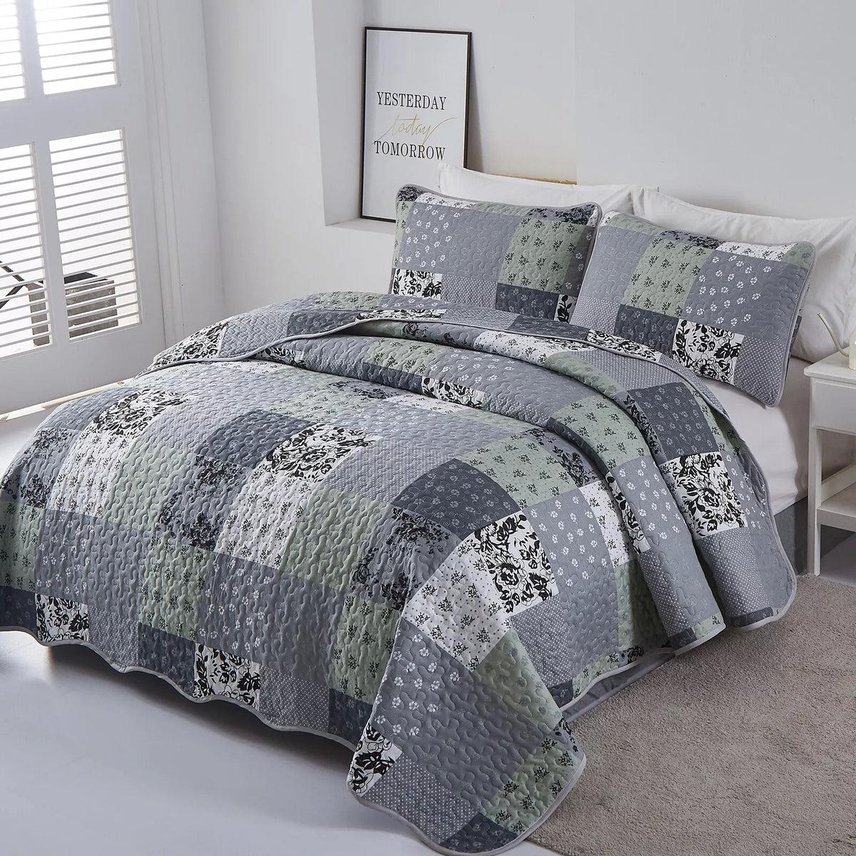 Vivacious Quilted bedspread and pillowcovers set: Full of Life and Energy