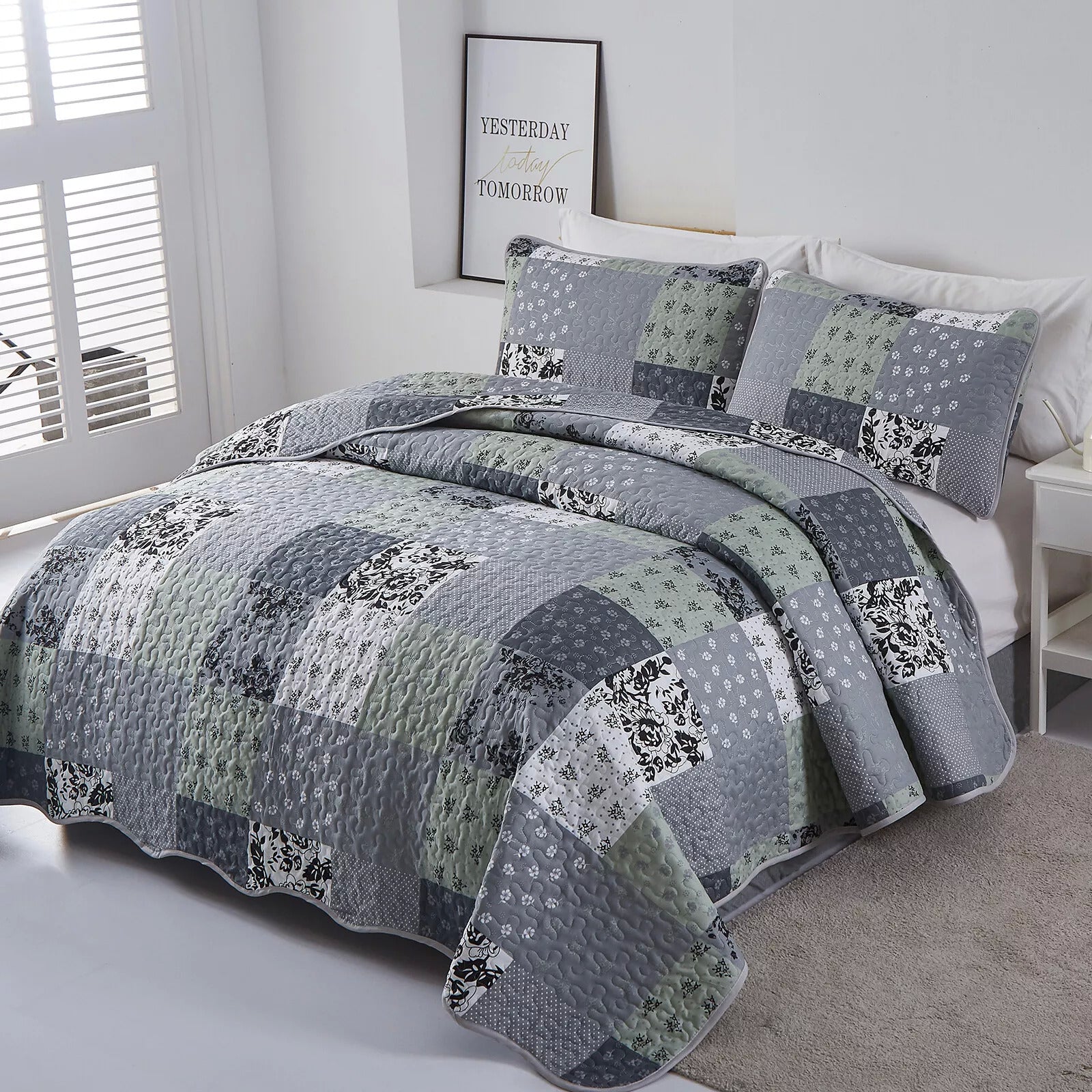 Vivacious Quilted bedspread and pillowcovers set: Full of Life and Energy