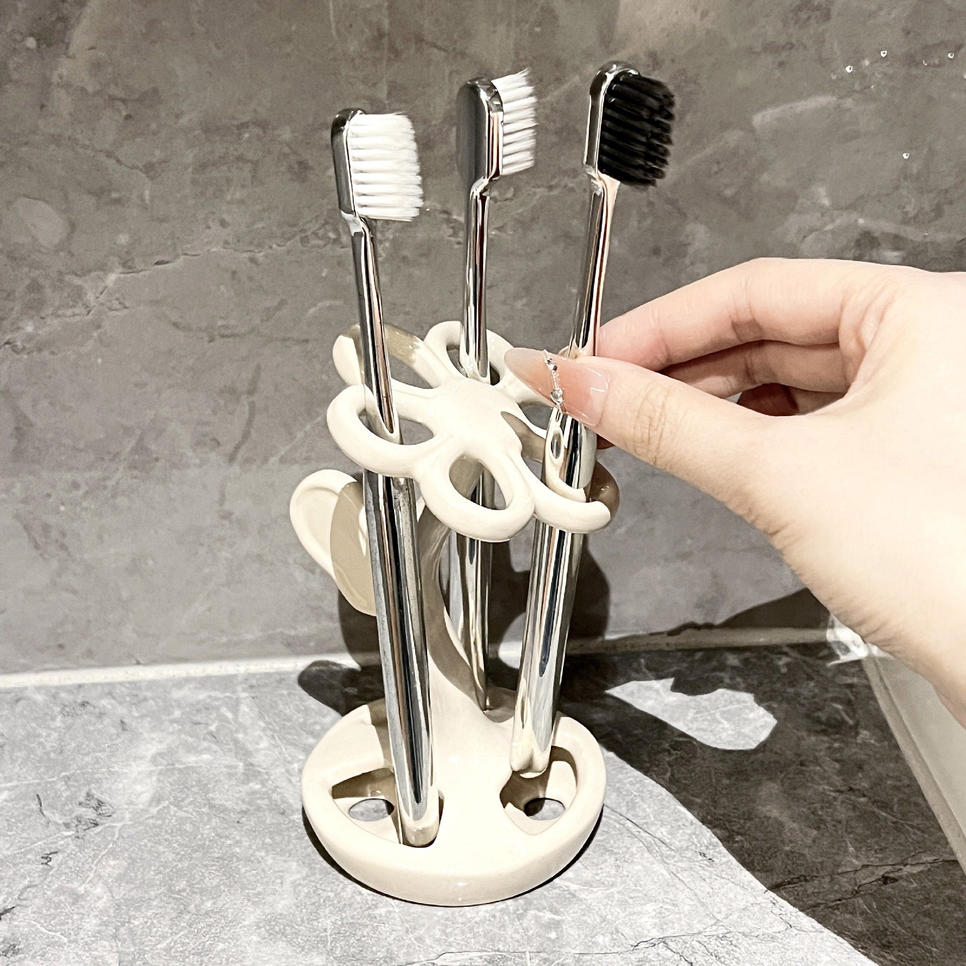 White Creative Ceramic Toothbrush Holder – Makeup Brush & Eyebrow Pencil Organizer for Bathroom, Stylish and Practical Toothbrush Stand