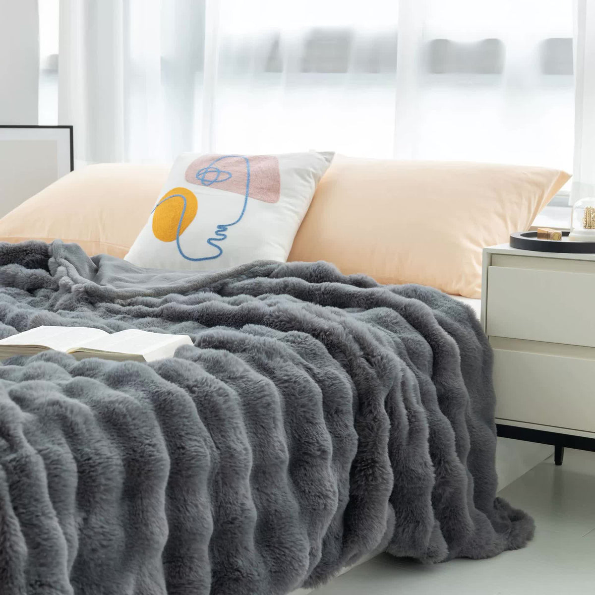 Dark Grey 70*100cm Plush Toscana Rabbit Hair Throw Blanket - Soft Flannel Fleece for All Seasons, Perfect for Couch &amp; Bed