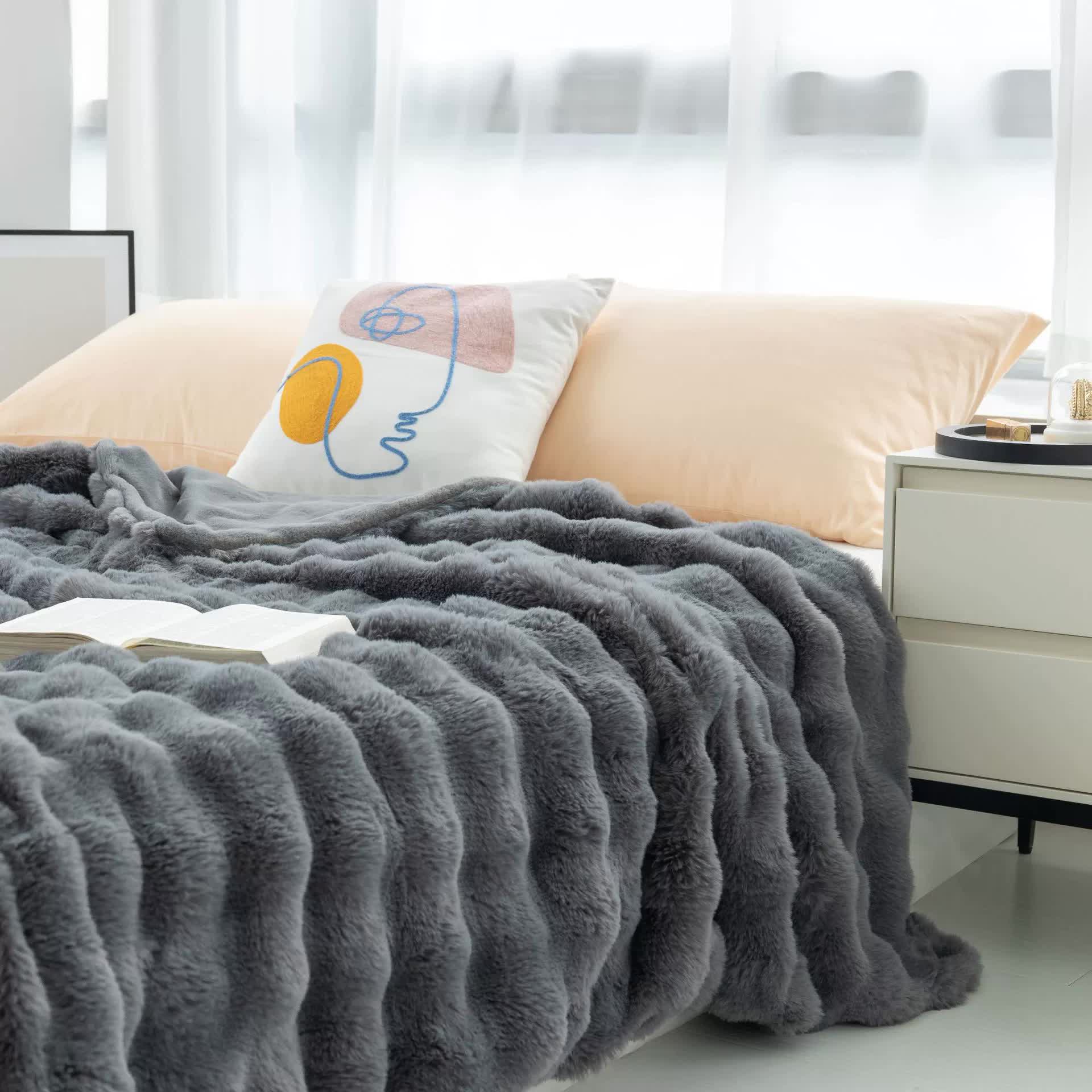 Dark Grey 130*160cm Plush Toscana Rabbit Hair Throw Blanket - Soft Flannel Fleece for All Seasons, Perfect for Couch & Bed