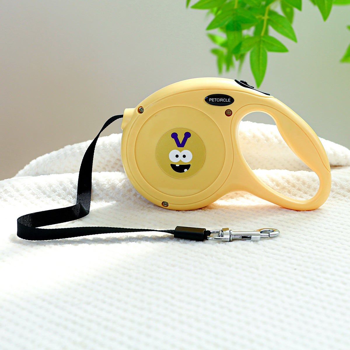 Yellow Monster 5m Cartoon Retractable Dog Leash for Golden Retriever &amp; Poodle Puppies - Durable, Tangle-Free Pet Walking Essential