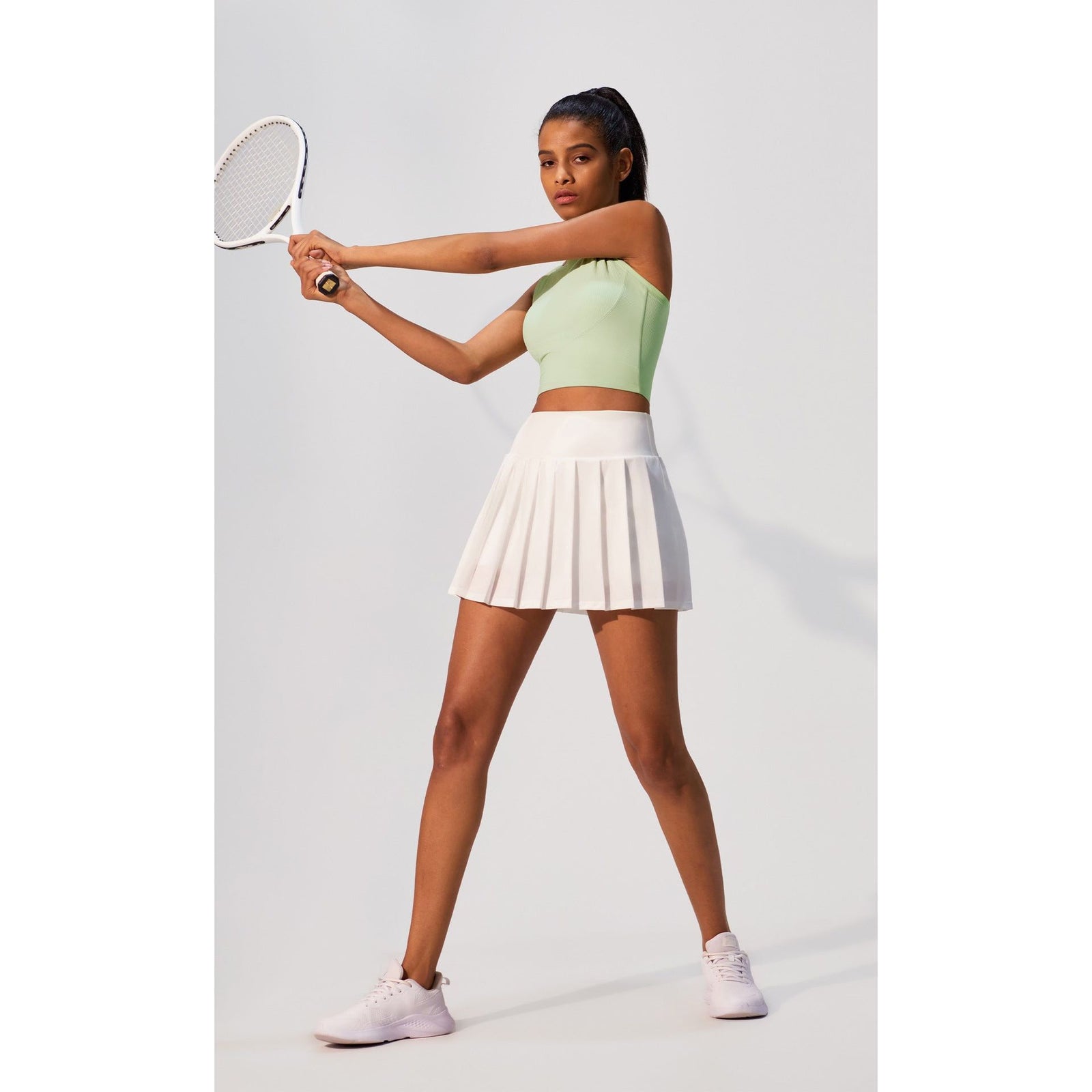 Size 6 Black Fixed Cup Sports Bra with Cross-Back Design - Seamless Yoga Bra for Women