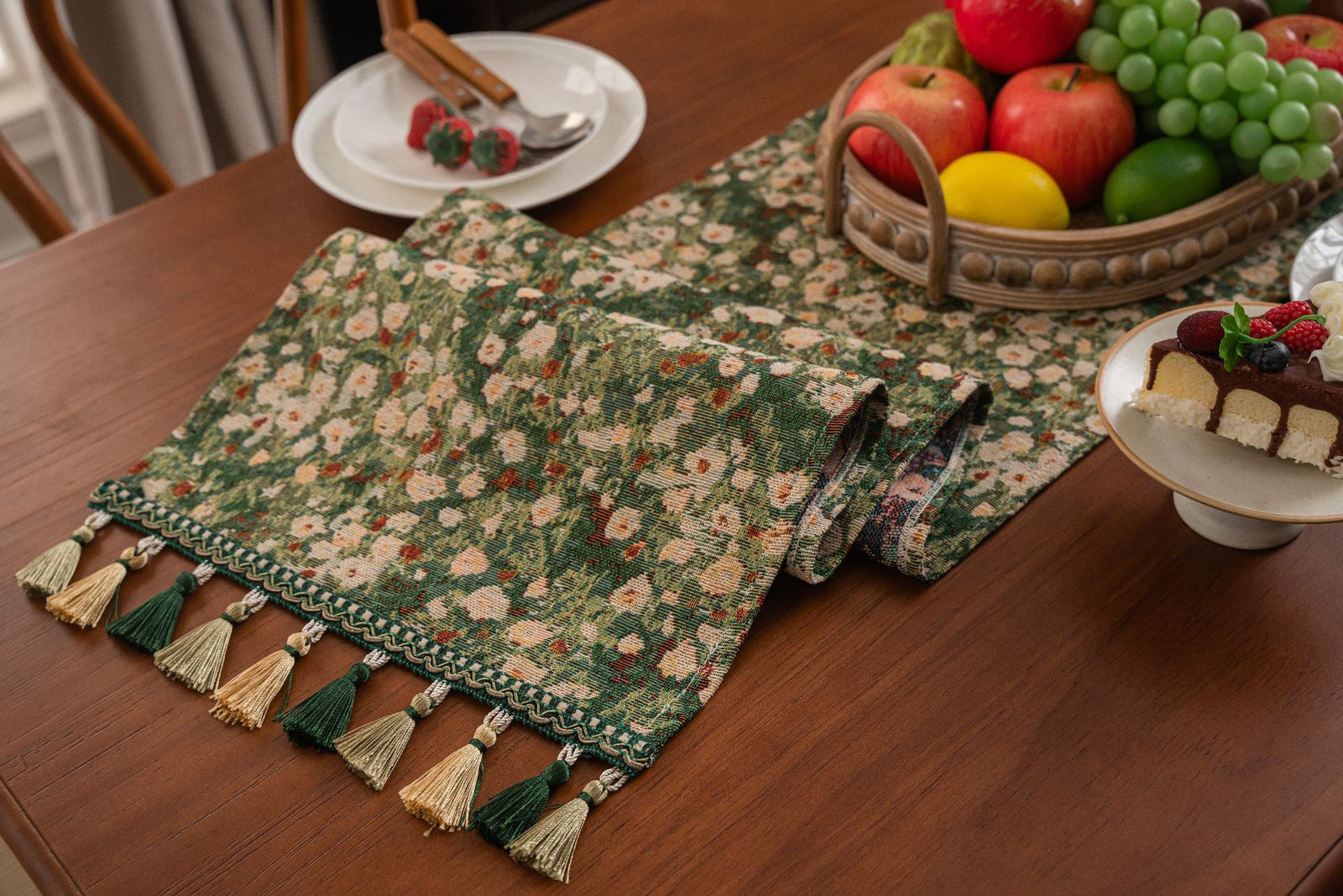 Floral Table Runner with Tassels - Jacquard Green Farmhouse Style (33x220cm)