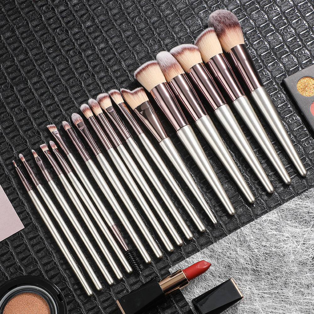 Beige 18-Piece Makeup Brush Set - Professional Synthetic Fiber Brushes with Wooden Handles for Flawless Beauty