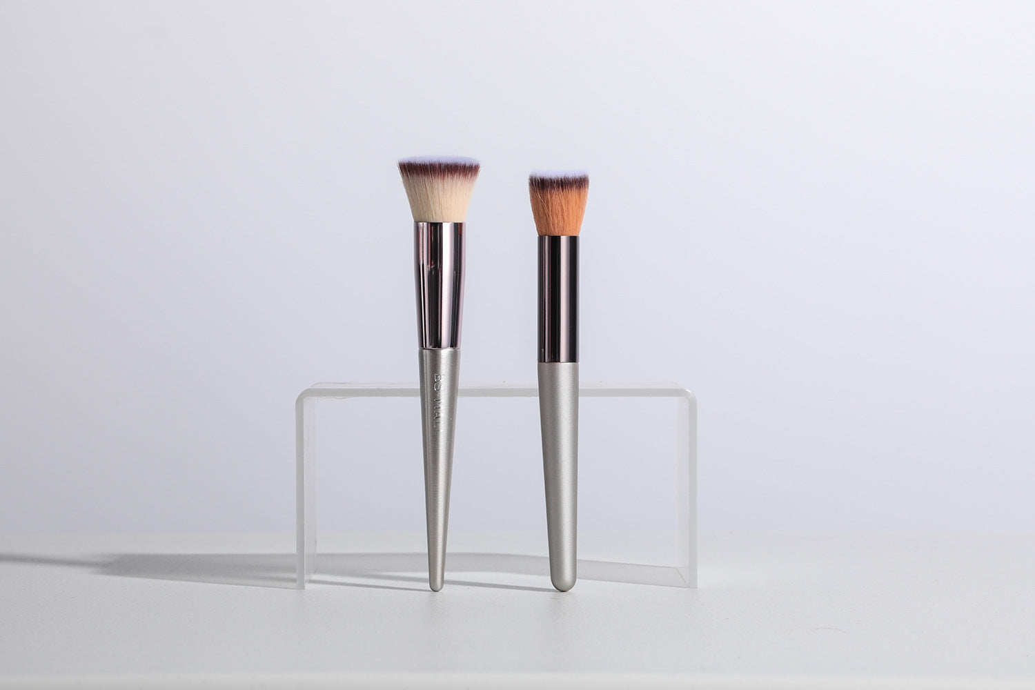 Black 18-Piece Makeup Brush Set - Professional Synthetic Fiber Brushes with Wooden Handles for Flawless Beauty